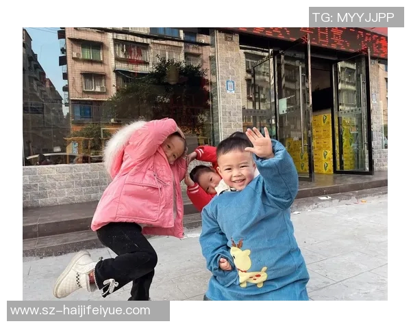 小朋友与足球明星亲密接触梦想成真瞬间的欢笑与感动